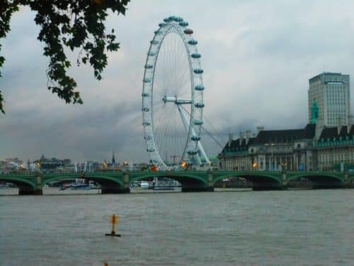 El Ojo de la ciudad, que pareciera dar la bienvenida a todos sus visitantes y enmarcar partes de las venas de la ciudad, el Río Thames. Foto Diana Leal K.
